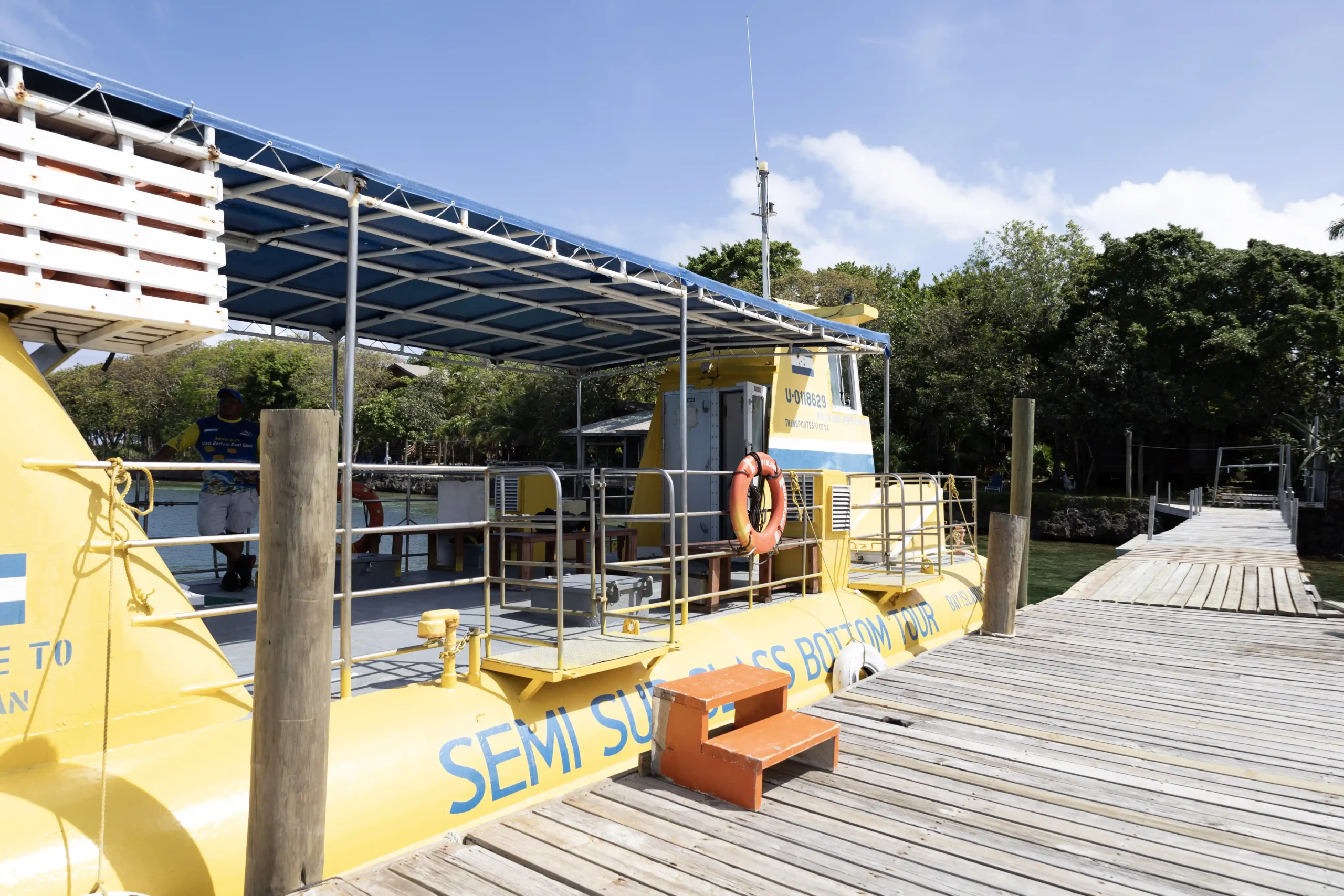 Glass bottom Boat - Image 5